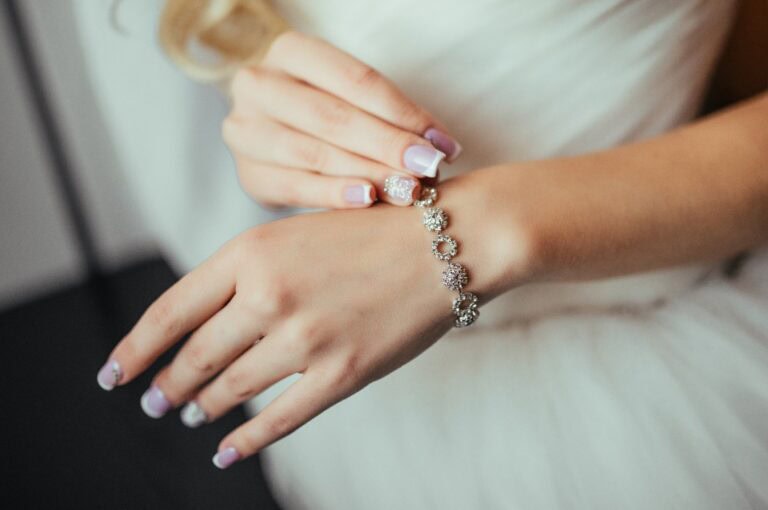 Trendige Styles: Das perfekte Armband für die Braut